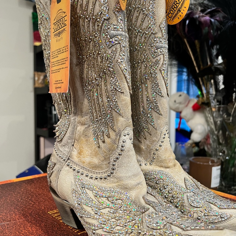 NWT Corral Cream Leather Glitter Accent Western Boots Size 6